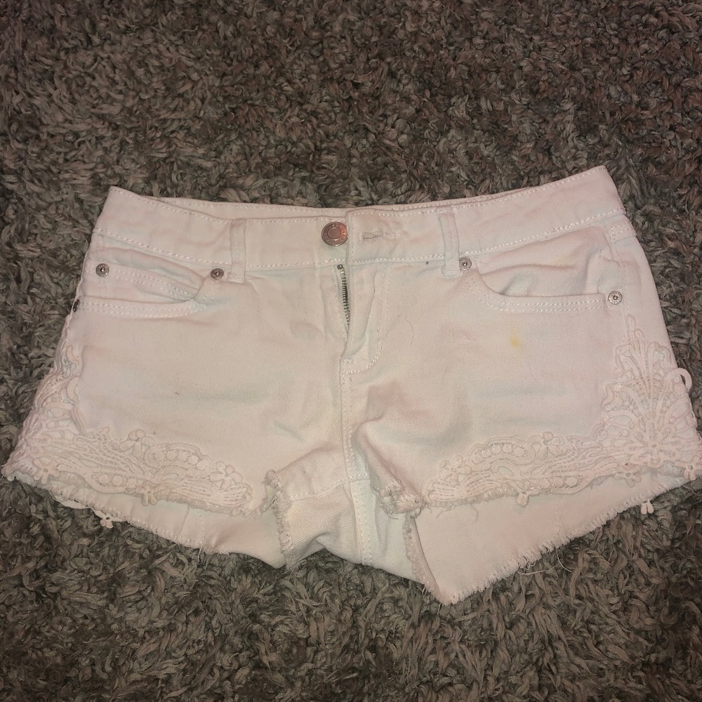 💕White Denim Shorts with Lace